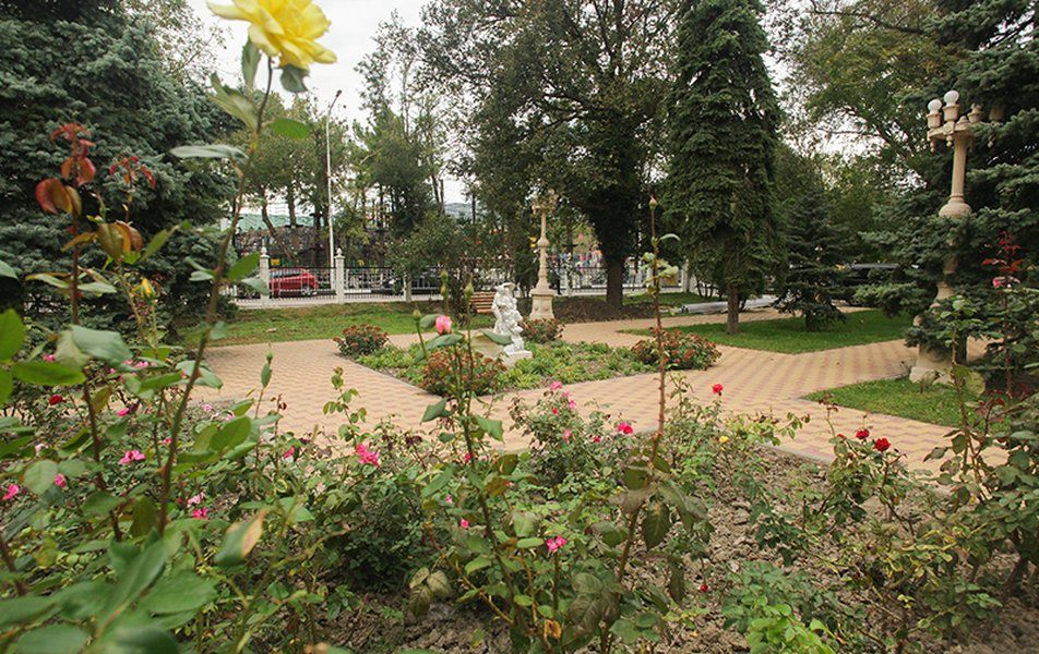 Парковая территория санатория «Жемчужина моря» в Кабардинке — фото 6